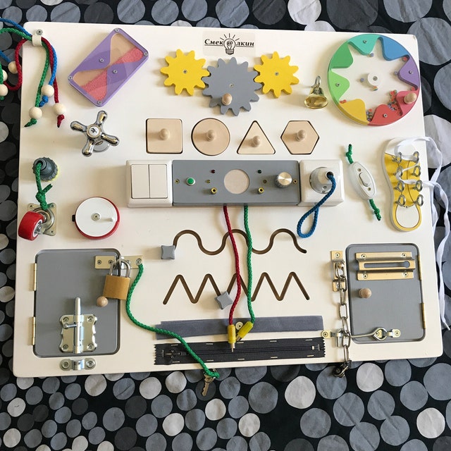 Family workshop Busy board house & cube for von SmekalkinToys