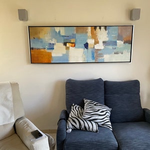 青とオレンジのカラフルな幾何学模様のキャンバス画、横長の額入り