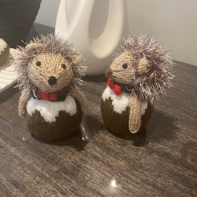 Hedgehog Christmas Pudding Chocolate Orange Cover Knitting Pattern