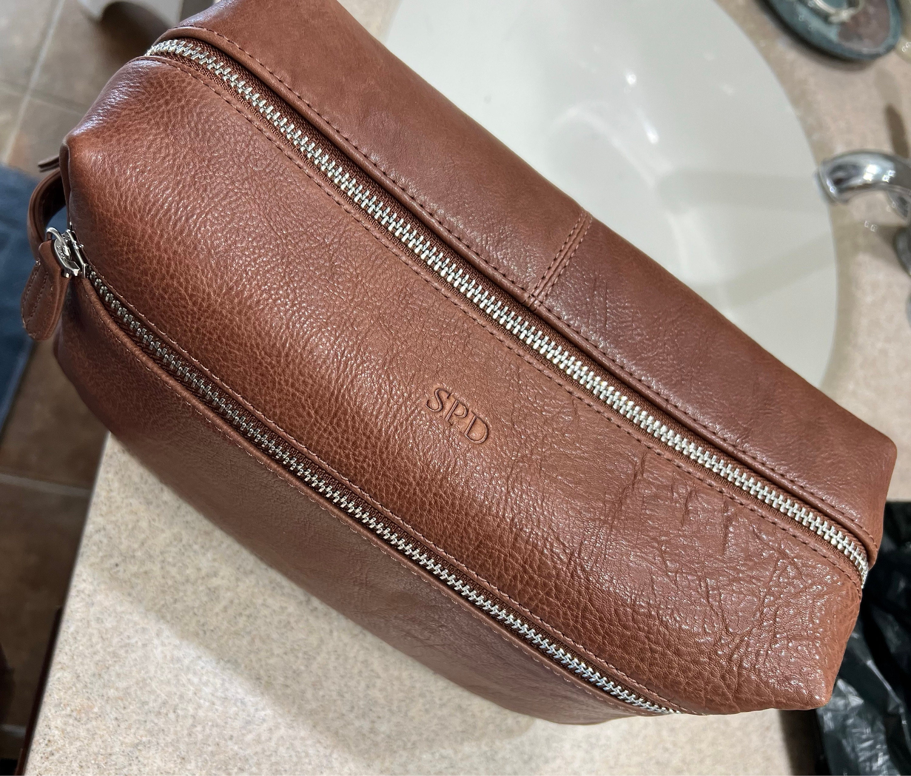 Personalized leather toiletry bag - Dopp kit - Christmas - Anniversary gift for him - For husband - Leather travel bag - For dad - boyfriend