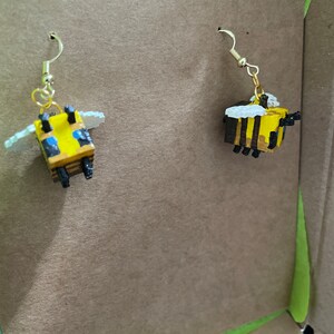 Minecraft Block Earings ~ With free Bee~! (FREE) - Payhip