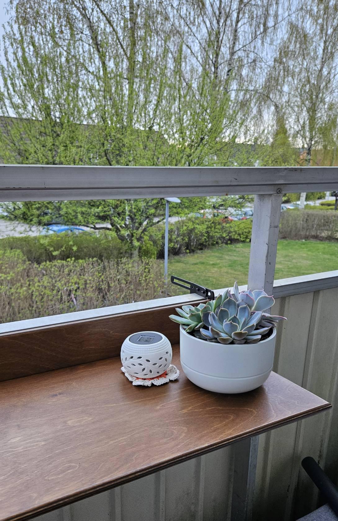 Folding Space Saving Bar Table for Deck, Veranda and Porch Railings, Balcony Bar Table Hanging over Railing, Outdoor Foldable Railing Table