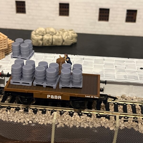Milk Churns - 11 Pieces, 9 Variations - 00 Gauge 1/76 - OO Model