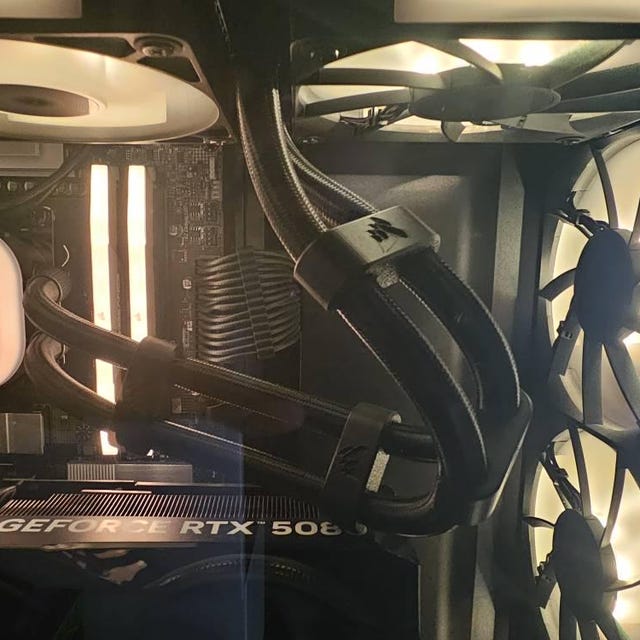Chris’s warm-lit PC build with Corsair AIO tube combs