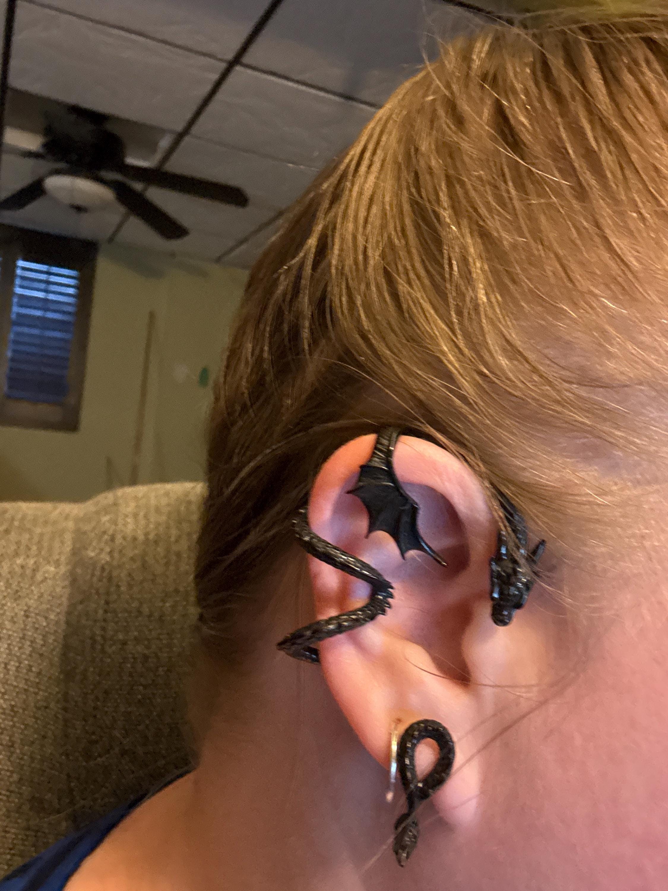 NO PIERCING Dragon cuff with large wing in Gold  Dragon earrings, Dragon ear cuff, Black Dragon, Dragon ear wrap