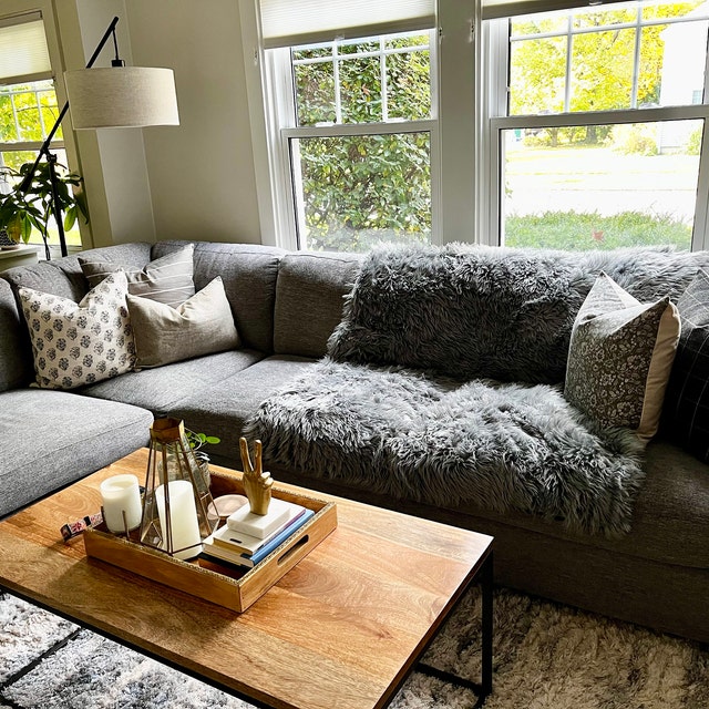 5 Pillow Combinations for a Dark Grey Couch – EVERAND