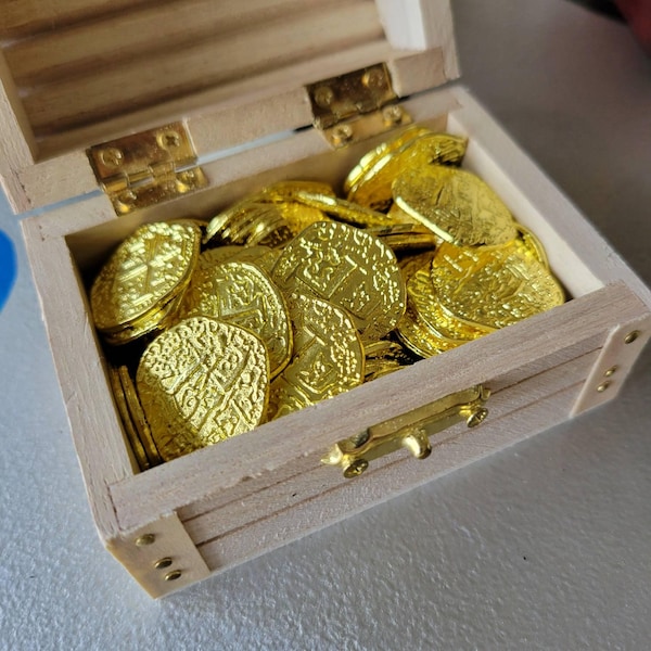Metal Pirate Coins - 50 Gold Spanish Doubloon Replicas - Fantasy Metal ...