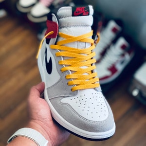 Jordan 1 deals yellow laces
