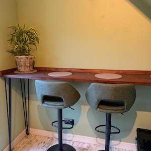 Skandinavischer Frühstücks Bartisch mit Hockern, schmaler Küchen Bartisch, Massivholz Bartisch mit Haarnadel Beinen, handgefertigter Japandi Stehtisch