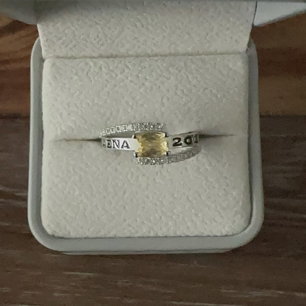 Women's Class Ring Fully Customized for High School and College Grads ...