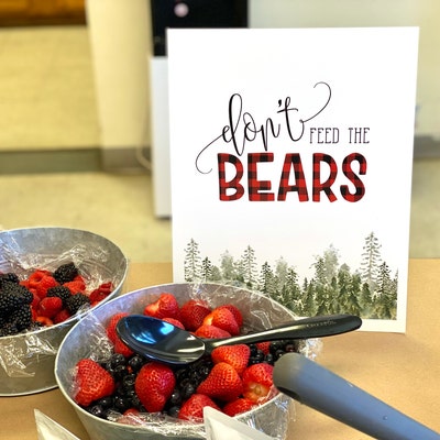 Lumberjack Don't Feed the Bears Sign Printable Rustic - Etsy