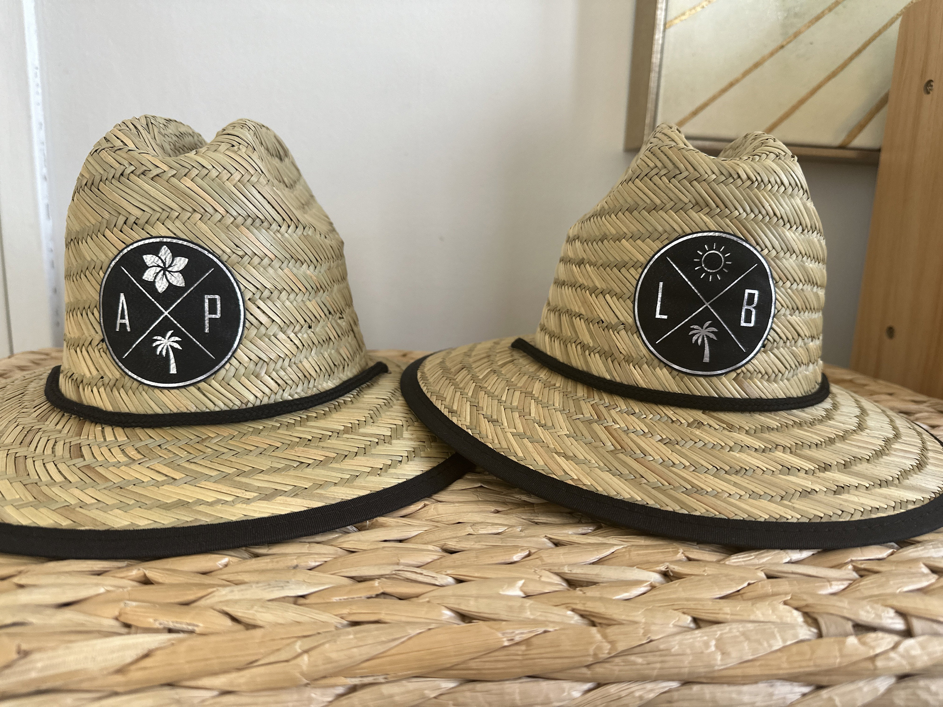 Benutzerdefinierter Strohhut mit Initialen und Symbolen | Kreis | Sonnenhut für Babys, Kleinkinder und Erwachsene | Personalisierter Strandhut aus Leder | Geschenk für Babys | Geschenk für Papa
