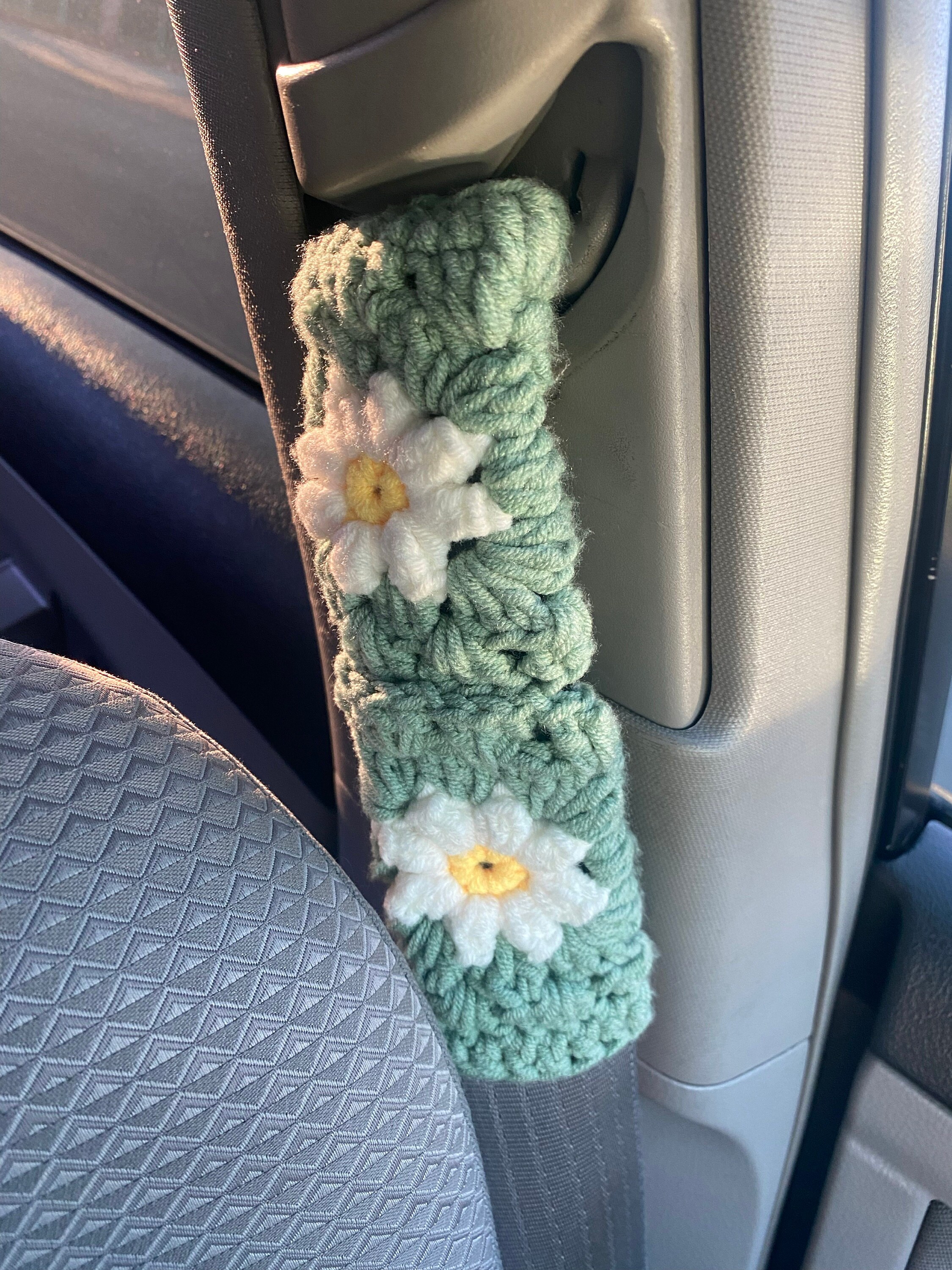 Handgemachte gehäkelte Lenkradhülle für Frauen, süße Daisy Blumen Sicherheitsgurthülle, Auto Interieur Accessoires Dekoration