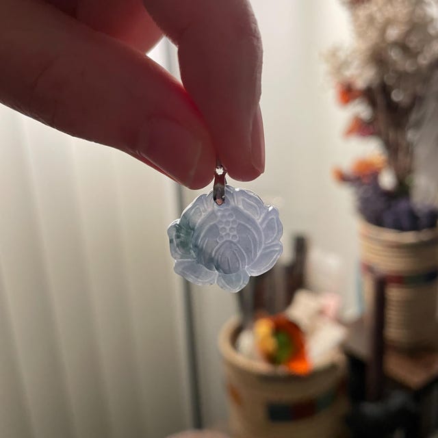 DDP天然タイプA未処理ブルーアイスグアテマラ翡翠蓮の花ペンダント