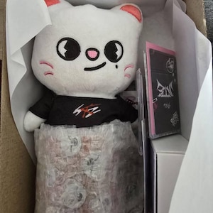 ヒョンジン Stray Kids バイアスギフトボックス、ジニレット SKZOO