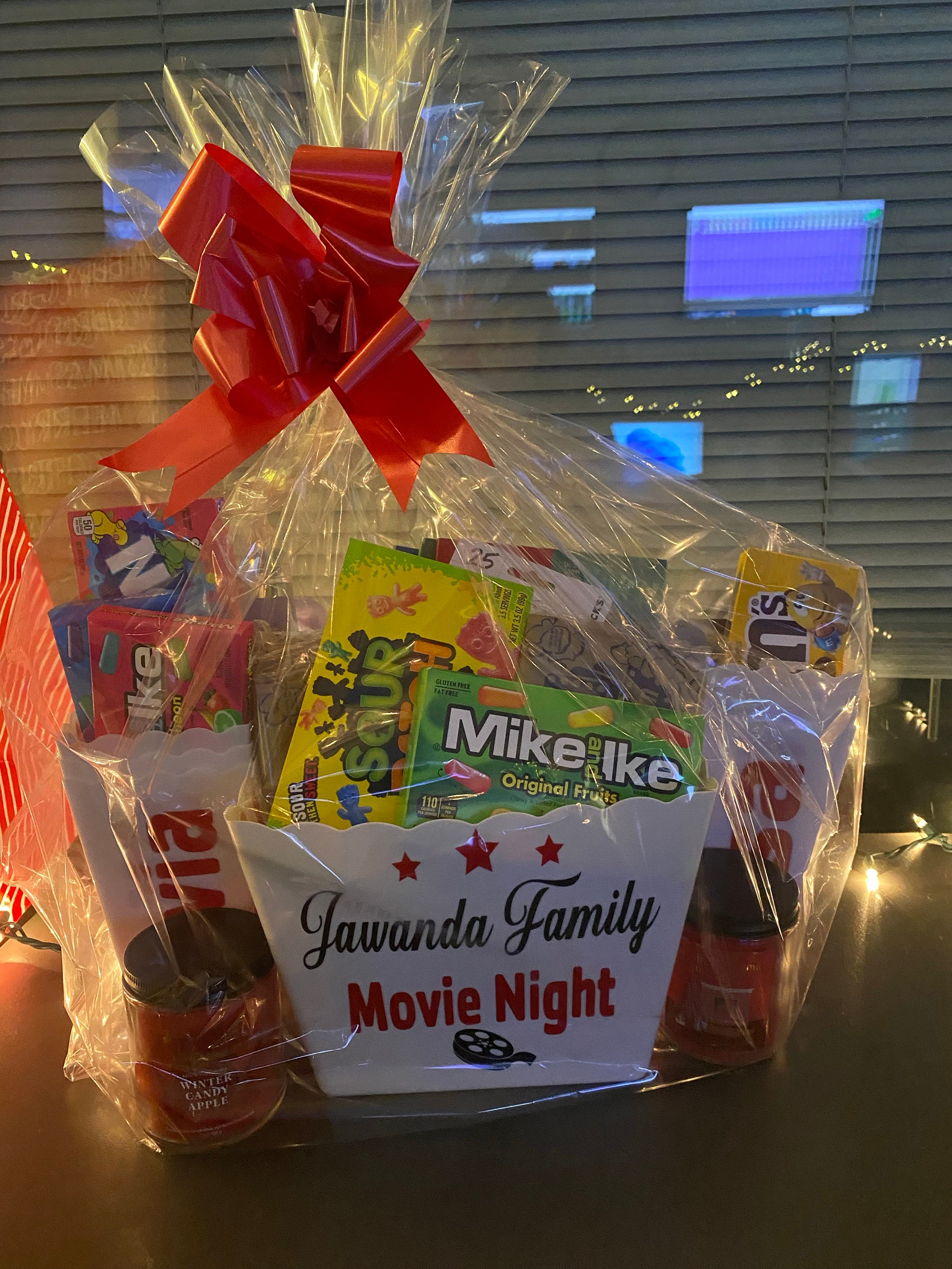 Personalized Popcorn Set /Personalized Popcorn Tub/ Party Favors, Family Gifts, Party Favors Popcorn. Gift Basket