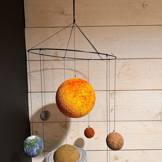 手描きの太陽系模型の吊り下げ、太陽モビール、太陽と惑星の模型、惑星