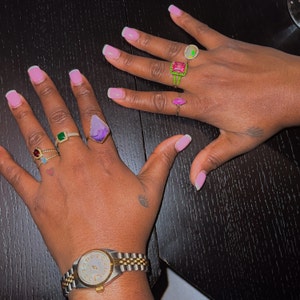 Customer photo from Nia, Vertical Raw Amethyst Ring, Gold Ring, Gemstone Ring, Raw