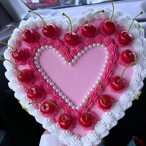 フェイクスイーツ♡ホールチェリーパイ♡ チェリーパイ（考案:本多宏美先生） | 粘土で作るお菓子の世界