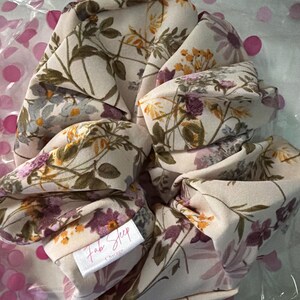 Aminah added a photo of their purchase