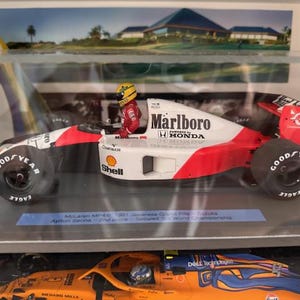 1:18 アイルトン・セナ マクラーレン ドライバーフィギュア スーツ