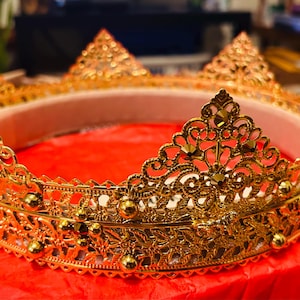 Couronne médiévale en mousse dorée pour reine ou roi | Acheter Couronne médiévale en mousse dorée pour reine ou roi | Acheter