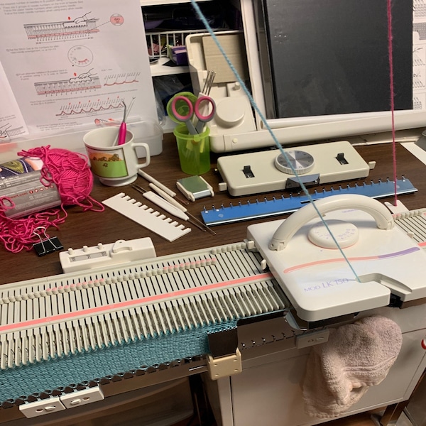 Silver Reed Studio Mid Gauge Basic Knitting Machine