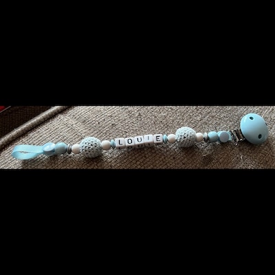 Beautiful Handmade Personalised Dummy Clip, Wooden Dummy Chain, Wooden Pacifier Clip In Blue And Navy. Chunky Dummy Clip Design - Foto 14