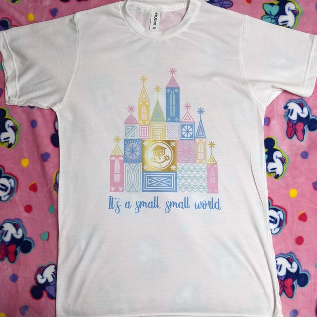 ディズニーのイッツ・ア・スモールワールドTシャツ、イッツ・ア