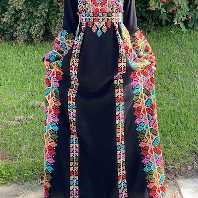 Cream Embroidery Red Detail Tatreez Thobe