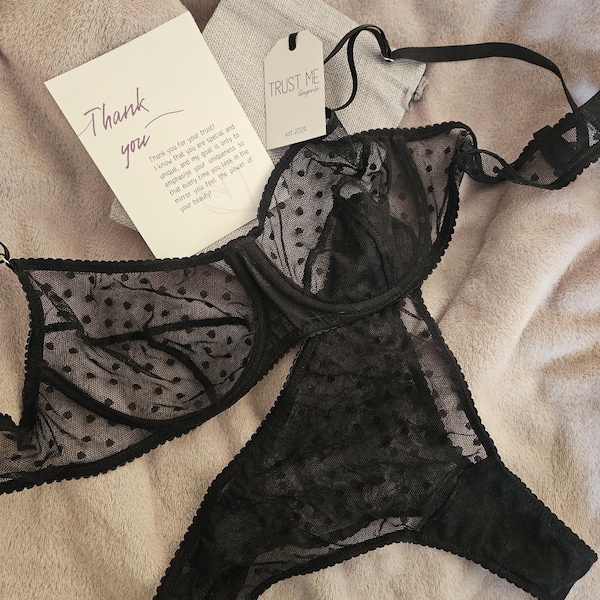 Photo De Femme En Vetement Transparent Ensemble de lingerie noir transparent avec soutien-gorge en dentelle