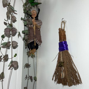 Mini balais de sorcière de paille de balai avec des décorations suspendues  en cristal pour Halloween Wicca Altar Broom