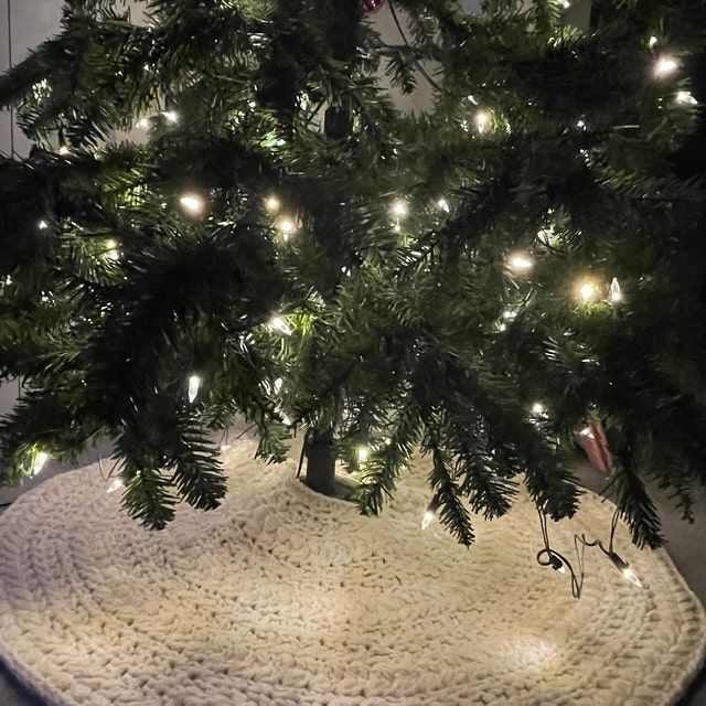 A customer's finished Wreath Tree Skirt Crochet Pattern + Video