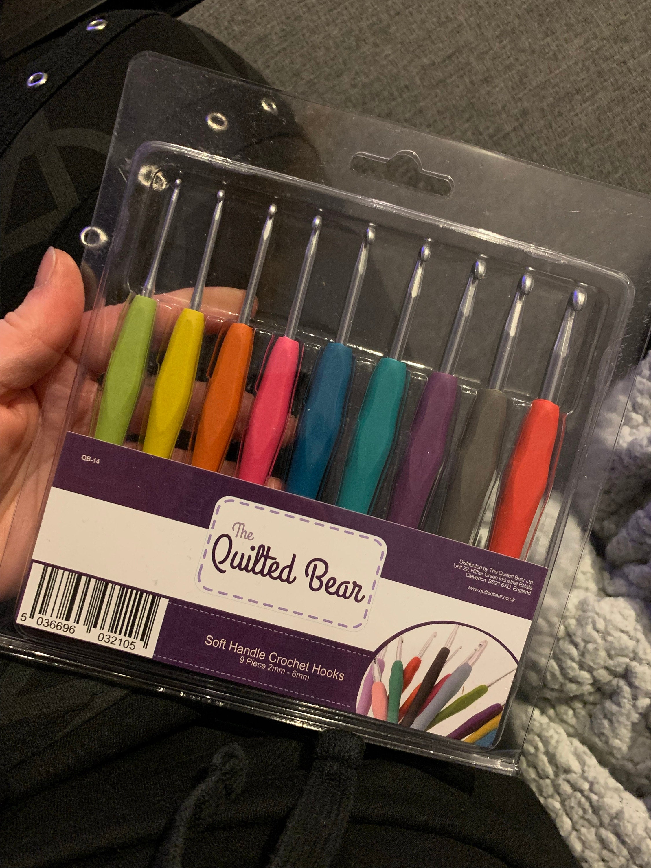 The Quilted Bear Crochet Hook Set - 9 Piece Soft Grip Silicone Rubber Handle Crochet Hooks Set for Knitting & Crochet