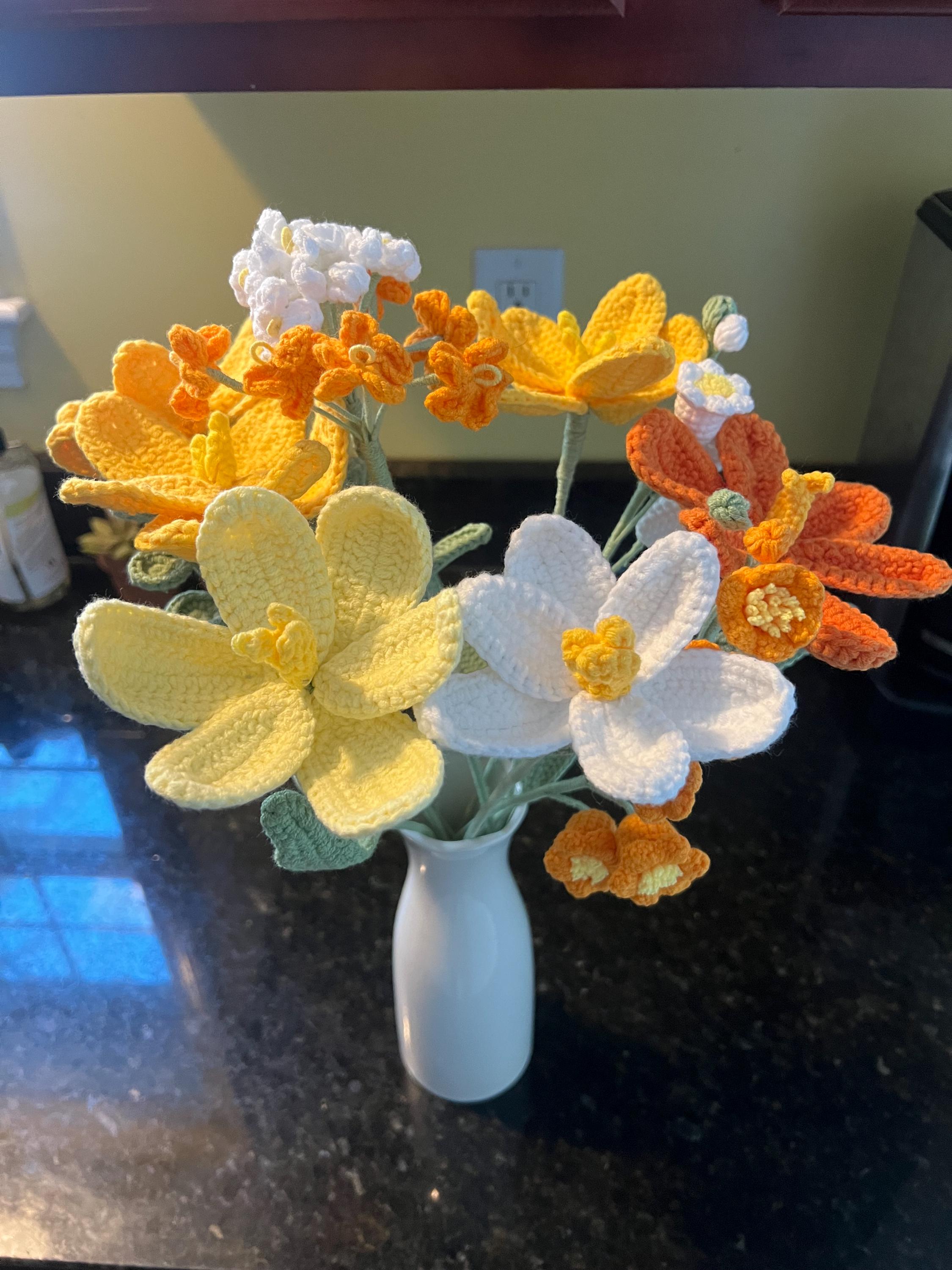 Gehäkelter Blumenstrauß, Tulpe, Rosa, Weiß, Lila, Blau, ewig, Abschluss, Geburtstag, Geschenk für Freundin, Schwester, Freundin, Liebe, Ostern