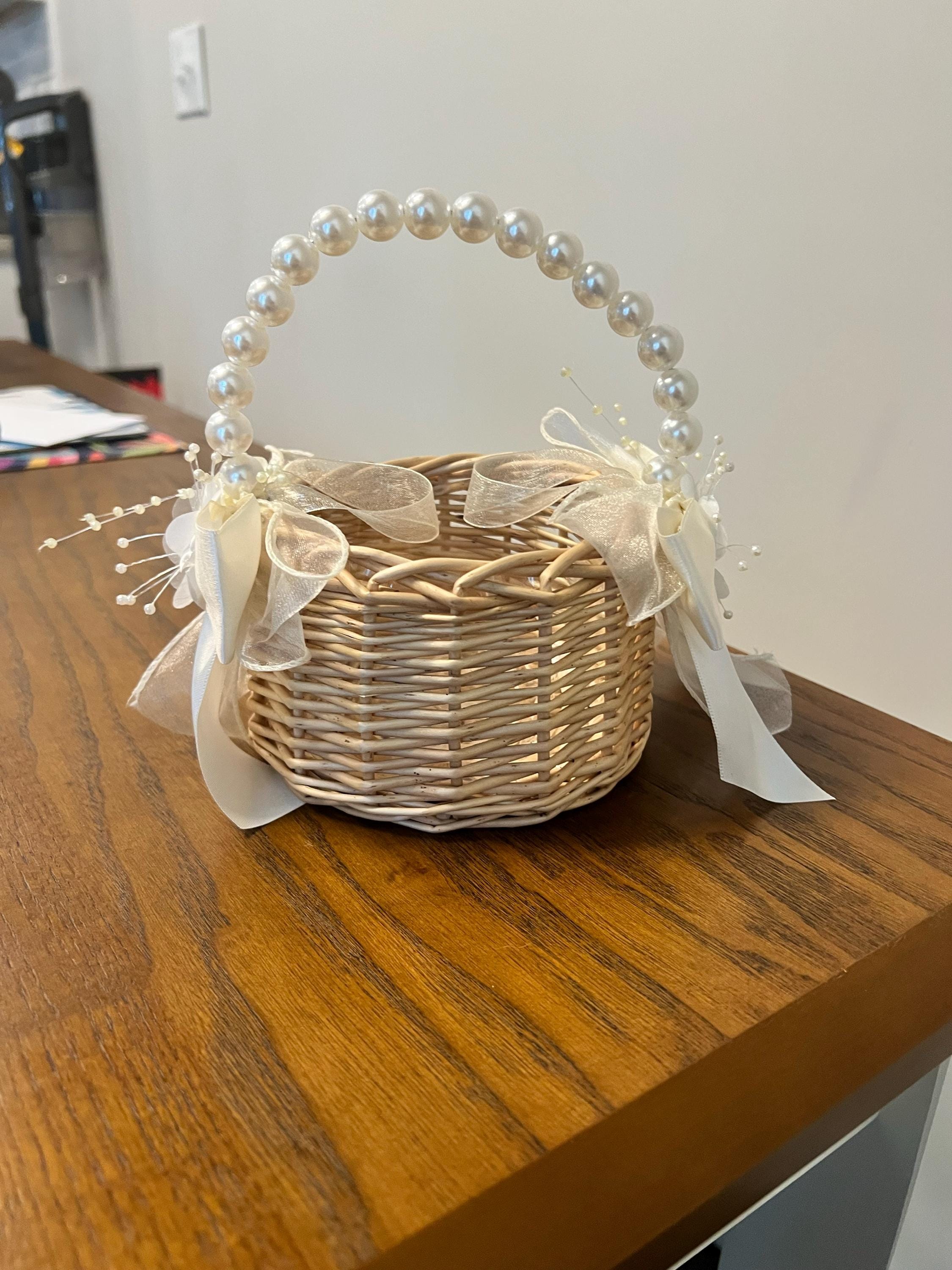 Cute Rattan Flower Girl Baskets with Bows, Flowers And Pearl Handles Set (1pc or 2 pcs) for Summer Boho Country Garden Weddings, In 2 Sizes