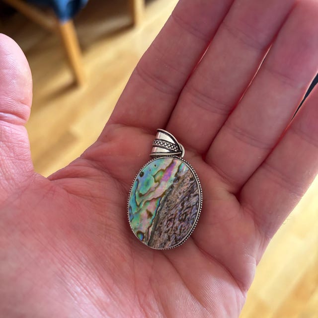 Ciondolo avvolto arcobaleno abalone conchiglia argento tibetano forma Ciondolo avvolto arcobaleno abalone conchiglia argento tibetano forma
