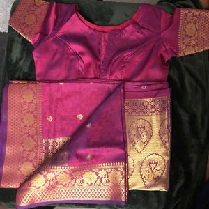 Handloom Weaving Soft Silk Saree in Green & Gold Zari Border - Etsy