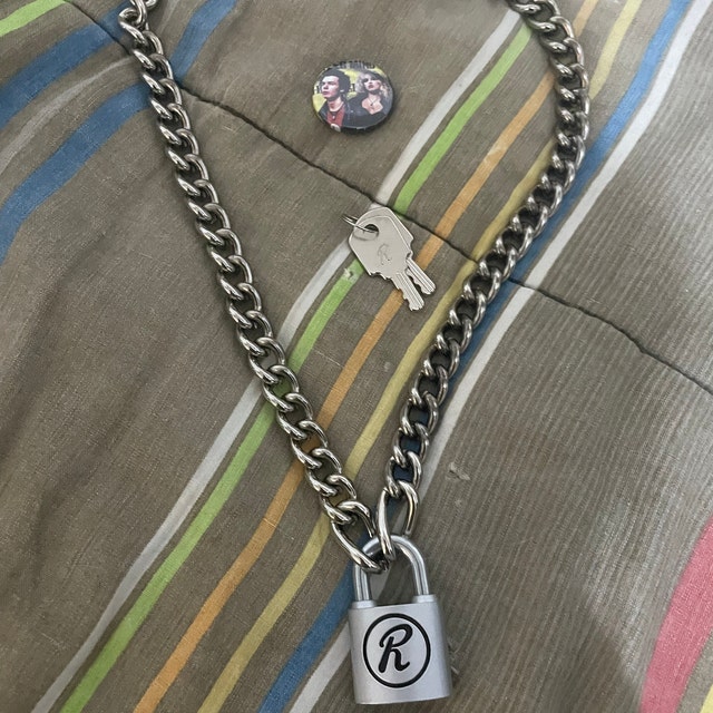 The Original Sid Vicious 'R' Padlock & Chain Necklace The Original Sid Vicious 'R' Padlock & Chain Necklace