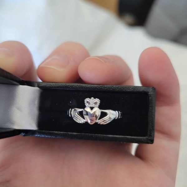 14k White Gold Emerald Green Heart Claddagh Ring With CZ & Natural Diamonds - May Birthstone, Size 7