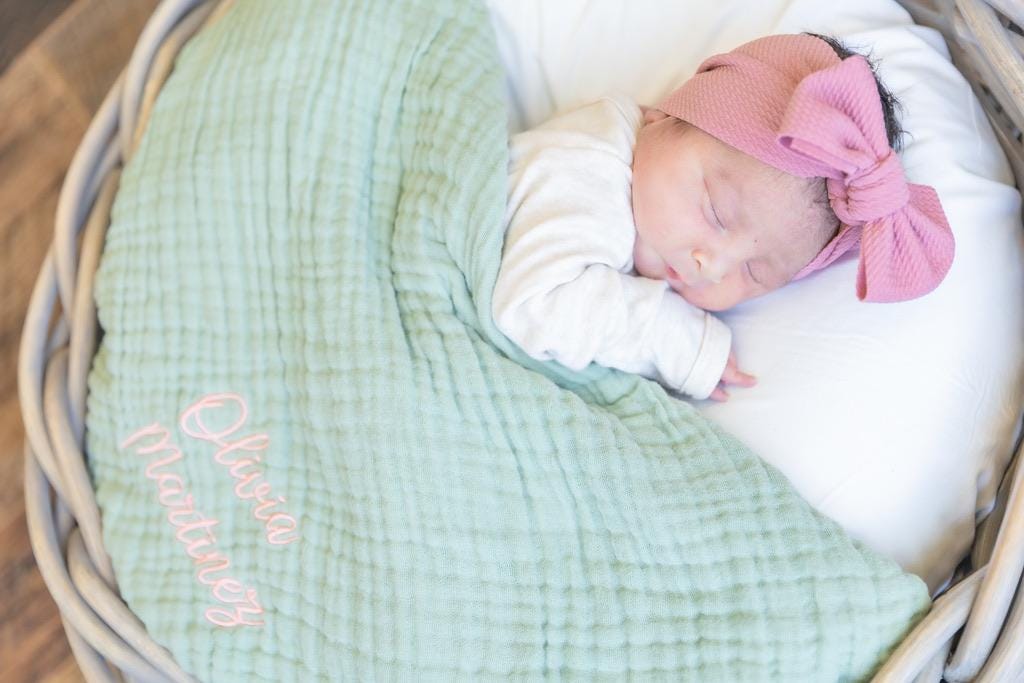 Personalized Baby Blanket for Baby Shower Gift, Organic Muslin Blanket, Embroidered Blanket with Name Newborn Gift, Baby Swaddle Blanket