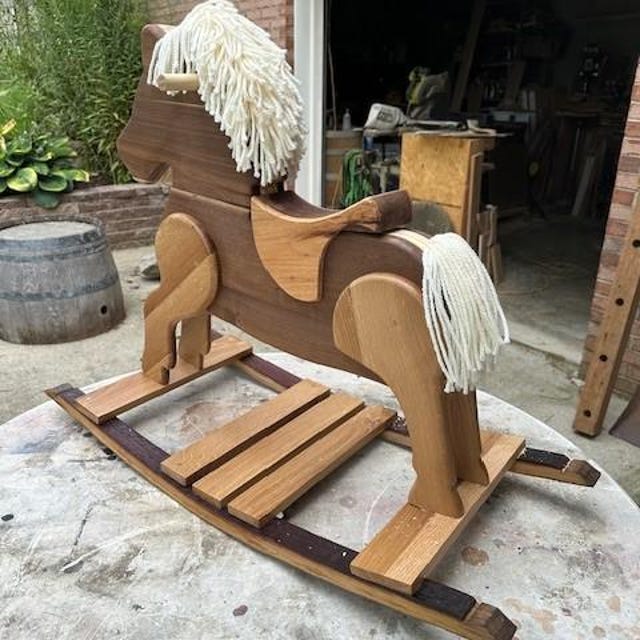 Cheval à bascule en bois naturel et blanc de Goki
