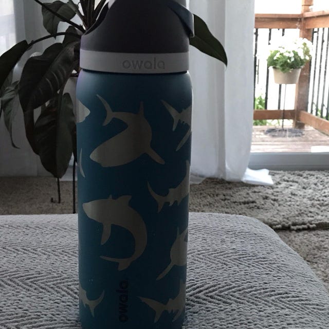 Shark Engraved 32oz Owala Water Bottle - Etsy 日本