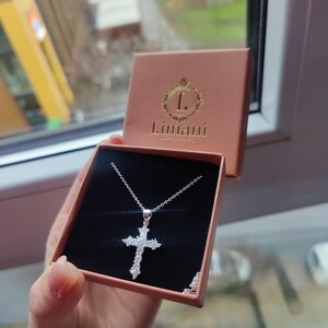 ダイヤモンドクロスペンダントネックレス：925スターリングシルバー