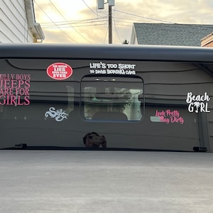 Glossy Car Decal 8.5x0.8 Inches "Tis But A Scratch" Vinyl Bumper Sticker - Funny Monty Python Quote Decal For Car, Laptop, Trailer Scratch And Sniff Stickers Pizza - Foto 8