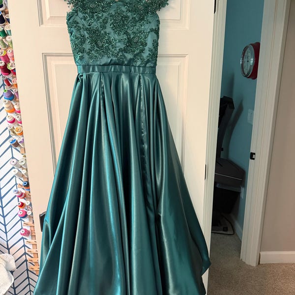 Elegant hand beaded design embroider on a glitter mesh lace-prom-sold by the yard. Black main image 0