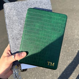Taylor added a photo of their purchase