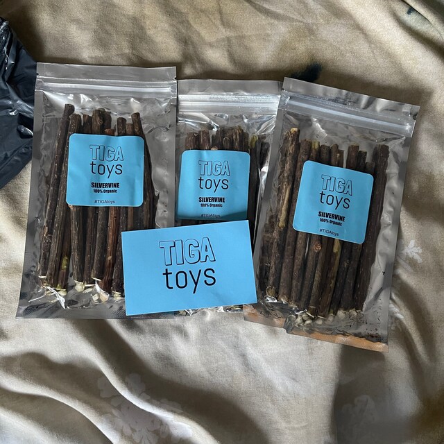Best Chew Sticks for Cats: Safe Silvervine Treats for Dental Health – Arteis Paw Pet Wellness