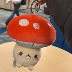 キノコのぬいぐるみキーホルダー かわいいかわいいキーホルダー