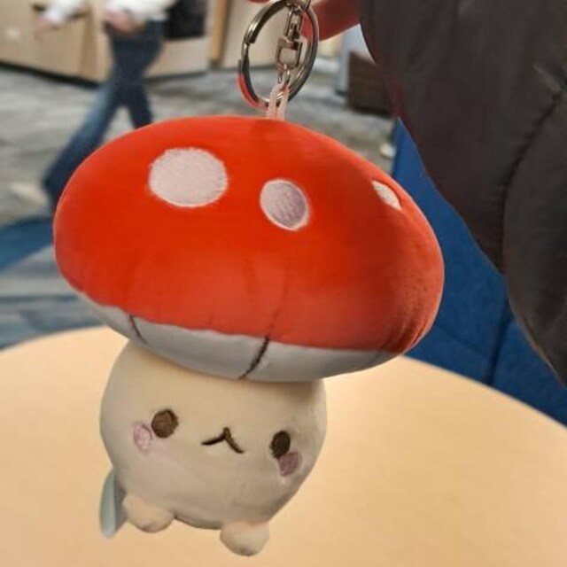 キノコのぬいぐるみキーホルダー かわいいかわいいキーホルダー